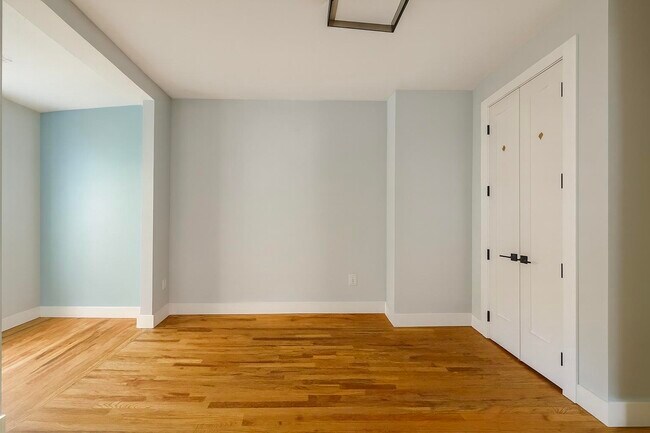 Building Photo - 308 Clerk St