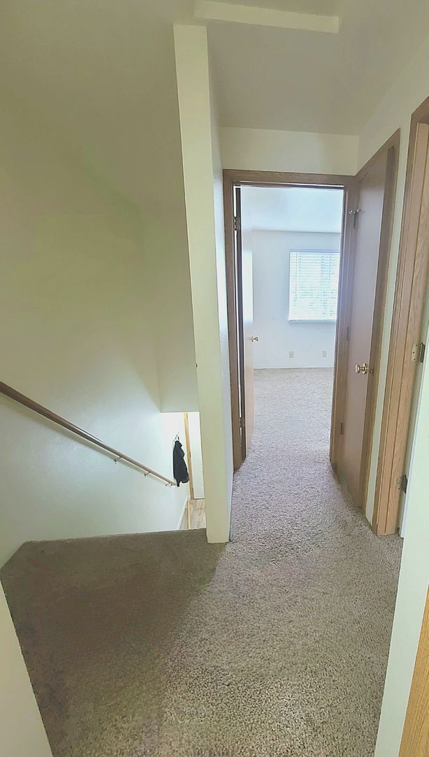 Building Photo - Charming 2 bedroom 1 bath townhome available!