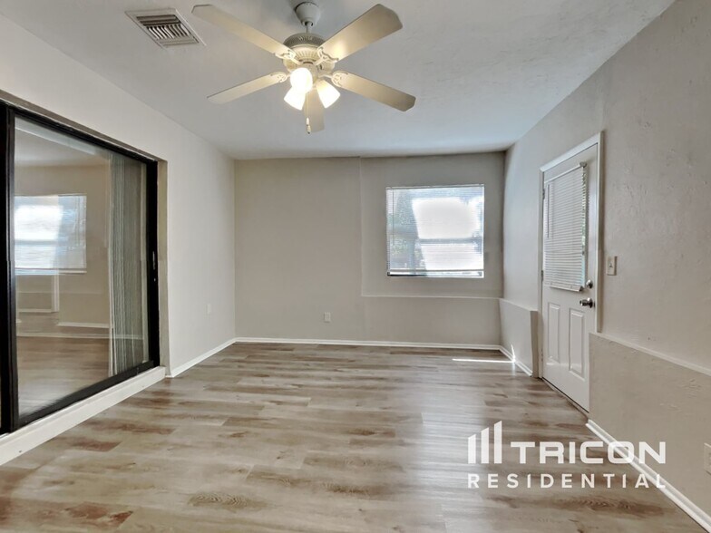 Building Photo - 1203 70th Dr E