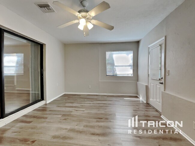 Building Photo - 1203 70th Dr E
