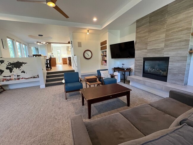 Building Photo - A Rare Offering in Bend’s Most Desirable A...