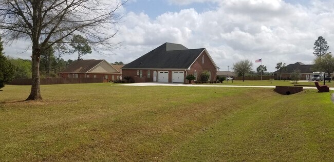 Building Photo - 565 Twin Ponds Dr