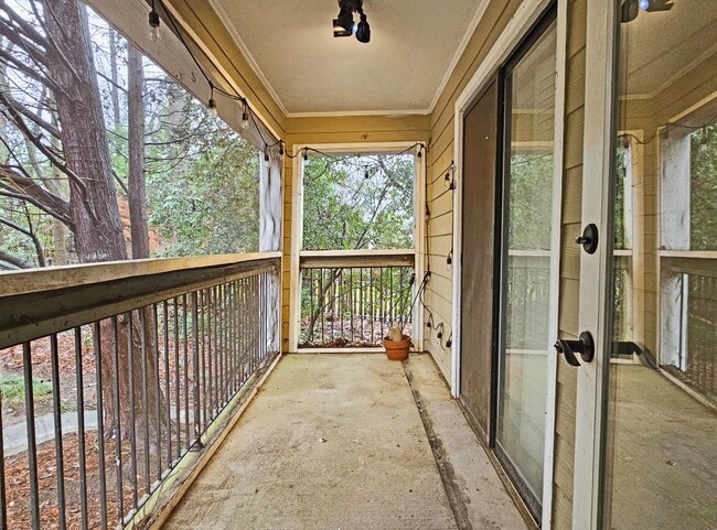 Building Photo - 597 Emory Oaks Way