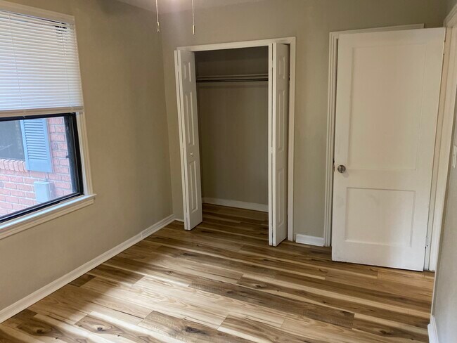 Building Photo - 2046 W 17th St