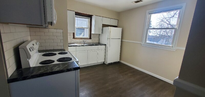 Building Photo - 4616 Taylor St NE