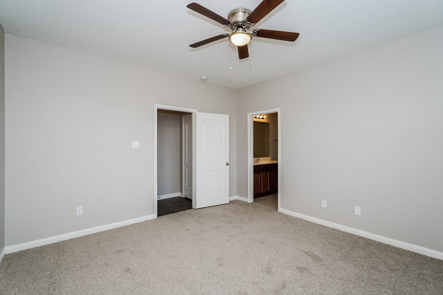Building Photo - 6120 Chalk Hollow Dr