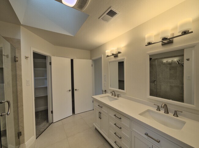 Building Photo - 6815 Bayridge Ter