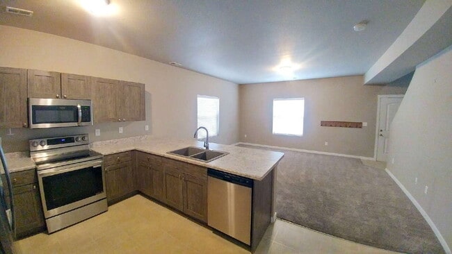 Building Photo - Spacious End Unit - The Townhomes at Bradl...