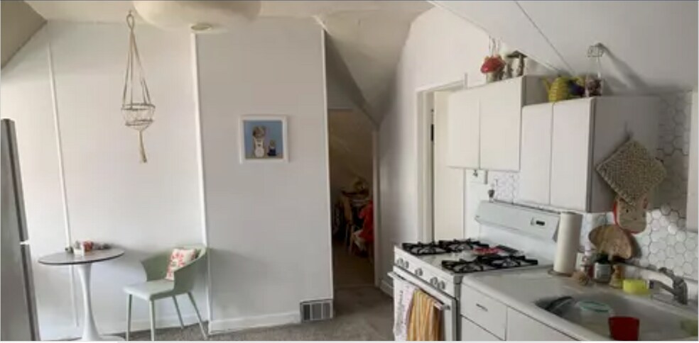 Building Photo - 1143 E Bueno Ave