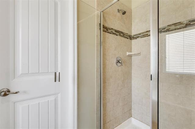 Building Photo - 3104 Oakcrest Dr