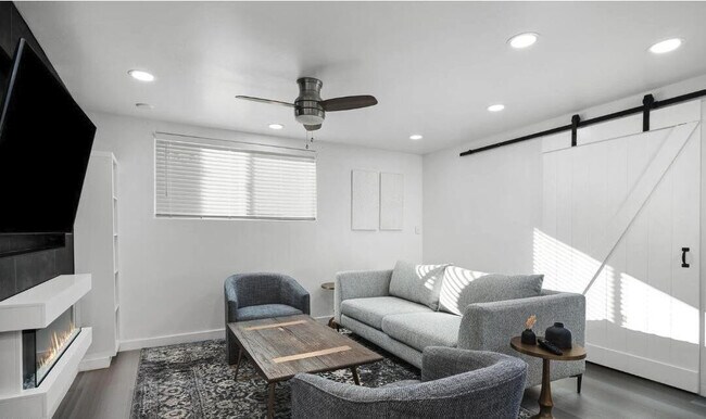 Building Photo - 8620 E San Miguel Ave