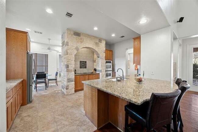 Building Photo - 18500 Lakehead Cir