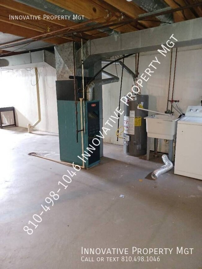 Building Photo - 6012 Holiday Gardens Dr