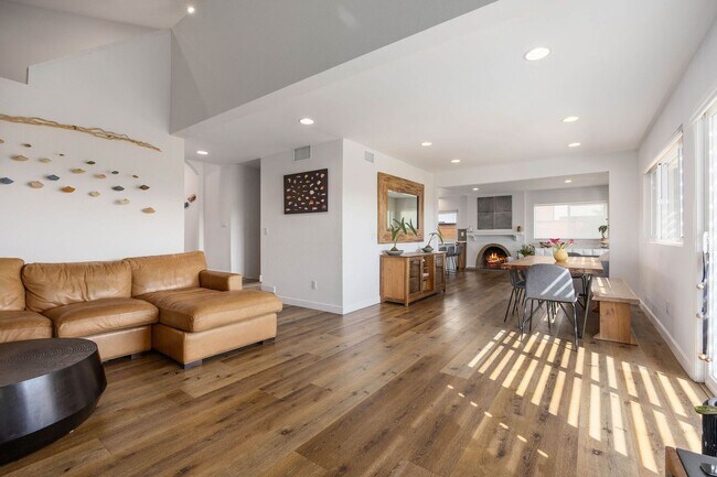 Building Photo - Enjoy the view from this 4 bedroom home with solar and overlooking the lagoon in quiet neighborhood