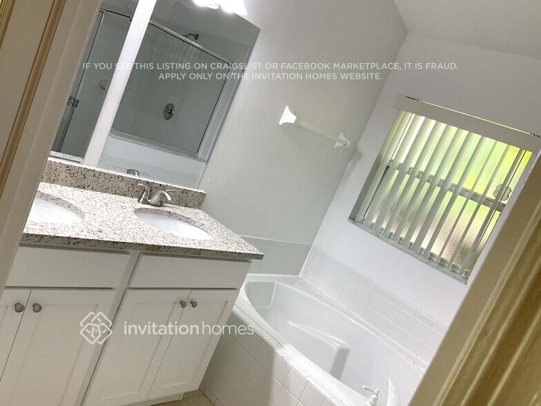 Building Photo - 13835 Valleybrooke Ln