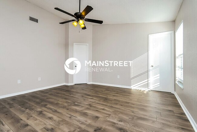 Building Photo - 3 Bedroom Pet-Friendly Home in Winter Haven, FL with Main Street Renewal