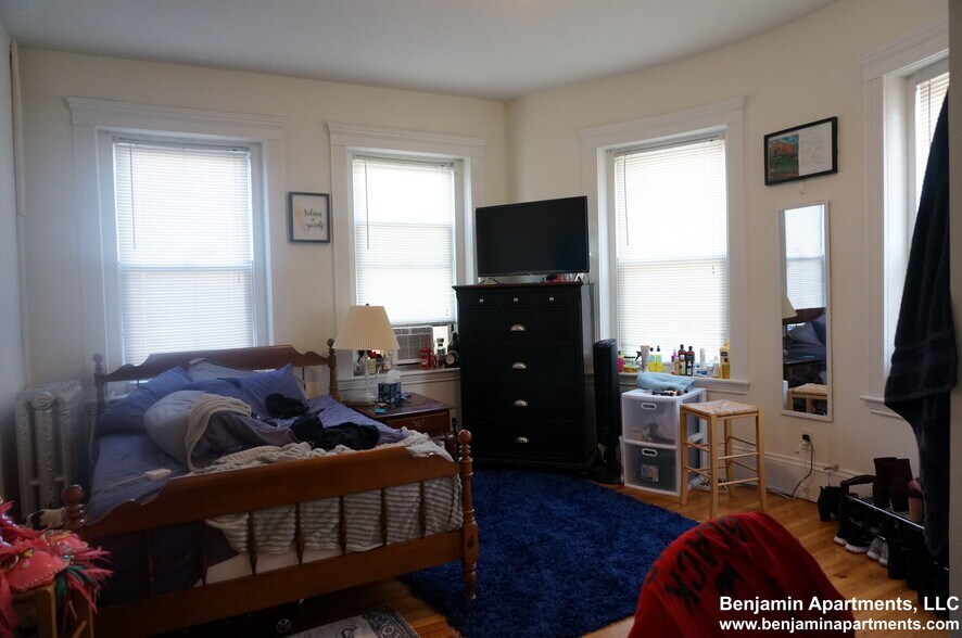 Building Photo - 64 Brighton Ave