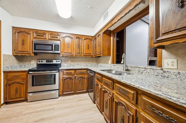 Building Photo - 7641 Dentcrest Dr