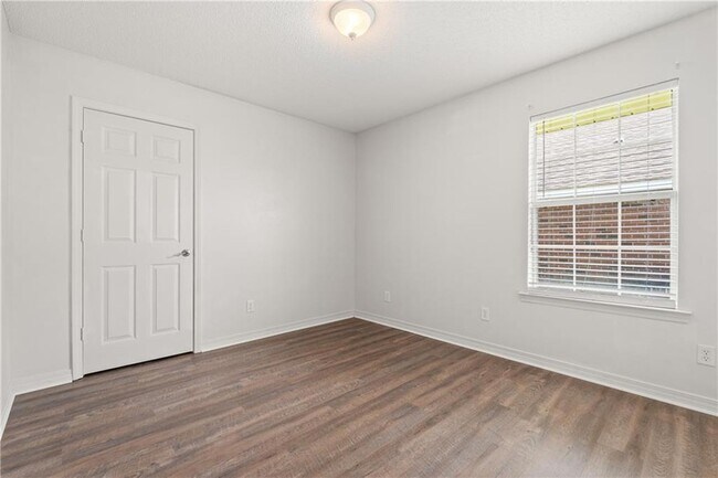 Building Photo - 2940 Jersey Dr W
