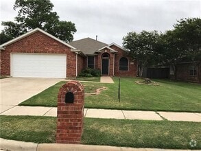 Building Photo - 2406 Blue Holly Dr