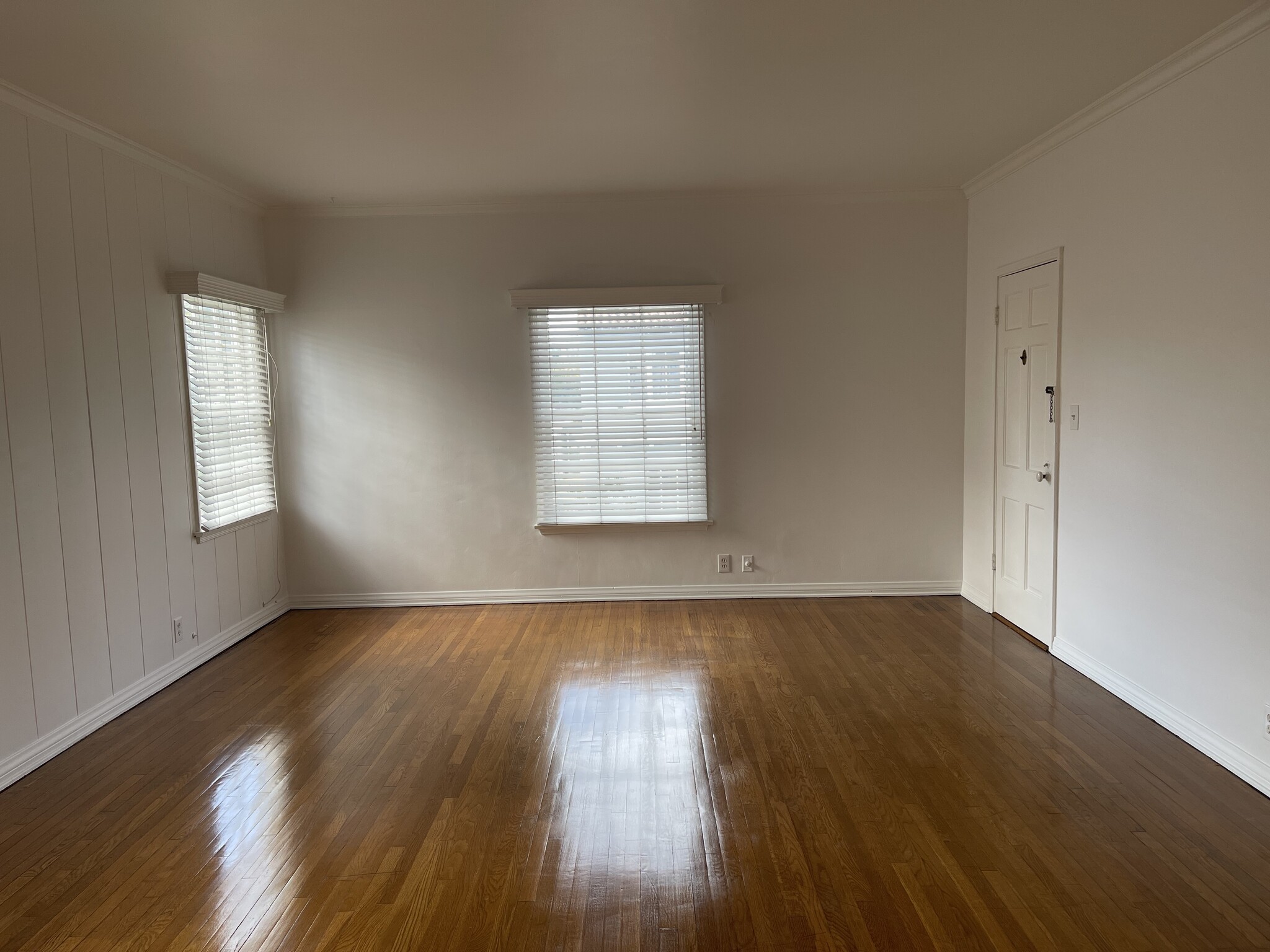 Living room & front door - 112 N Edgemont St