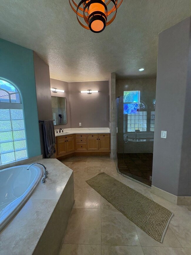 Building Photo - Spacious 3/3.5 3 car garage home in Palm City