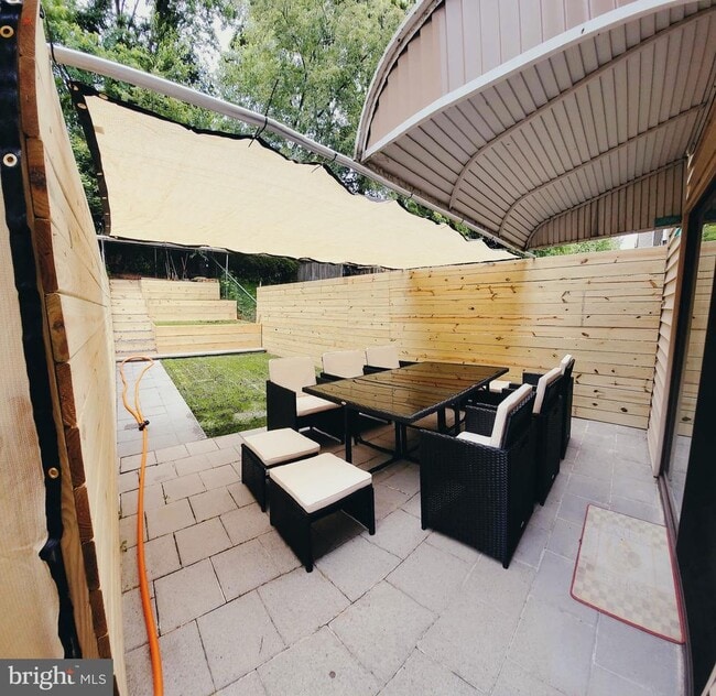 Building Photo - 9364 Neil Rd