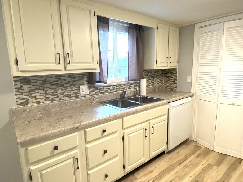 new tile, sink,dishwasher - 20 Mesa Rd