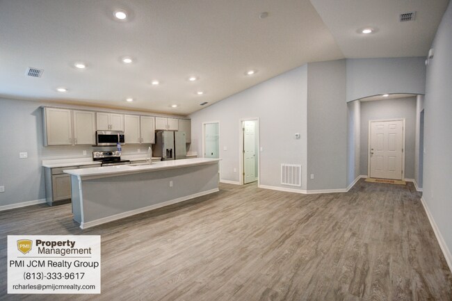 Building Photo - "Discover Your Dream Home: Spacious 4-Bedr...