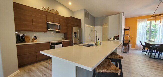 Building Photo - 284 W Silverthorn Ln