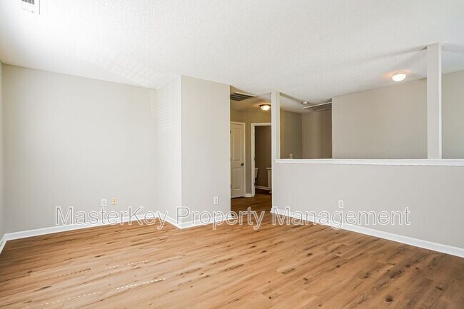 Building Photo - 6852 Harter Ct