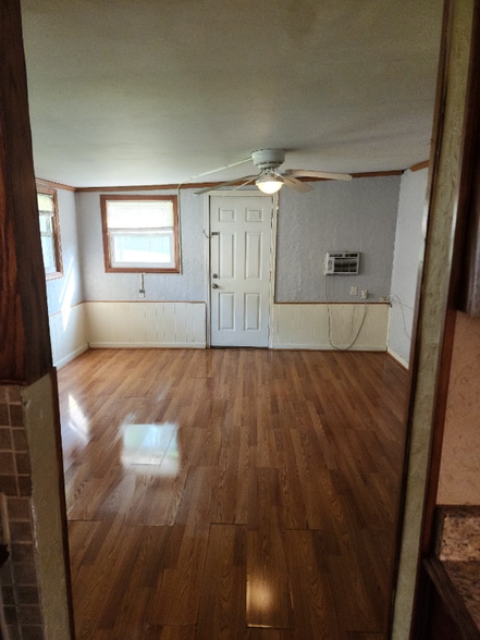 Building Photo - 3365 Buckner St