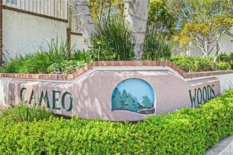 Building Photo - Cameo Woods beauty