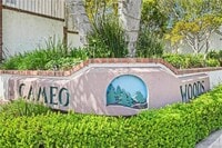 Building Photo - Cameo Woods beauty