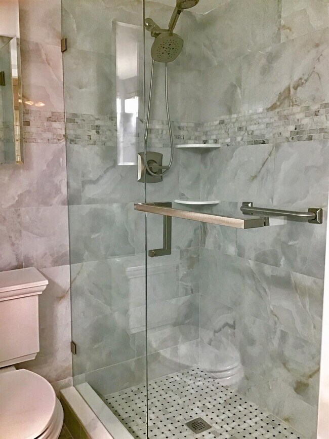 Building Photo - 1004 Newcastle A