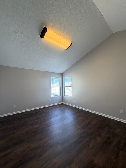 Building Photo - 1404 Bellow Falls Pl