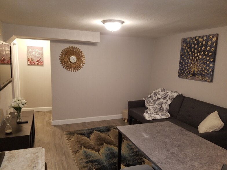 Building Photo - 2222 E 19th St