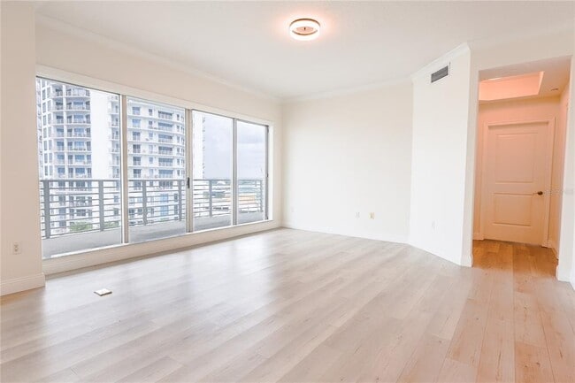 Building Photo - 449 S 12th St