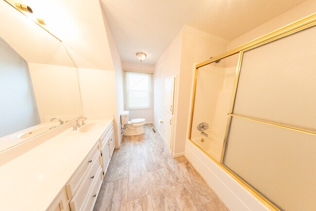Building Photo - 618 Chaucer Ln