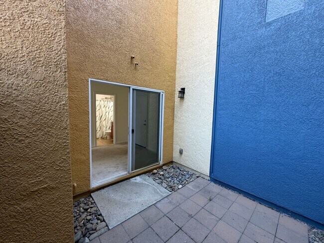 Building Photo - 10847 Wraysbury Way