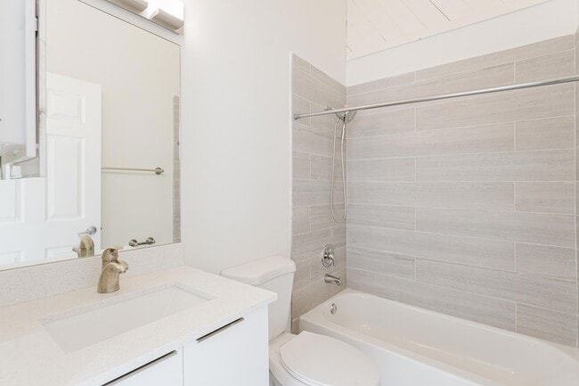 Building Photo - 665 Jeffery St