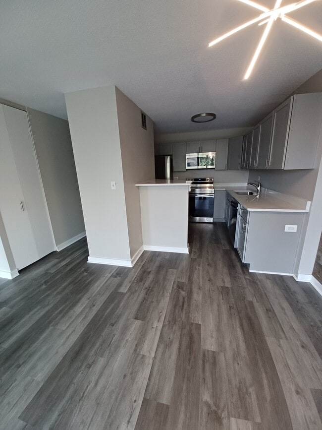Building Photo - 5100 N Marine Dr