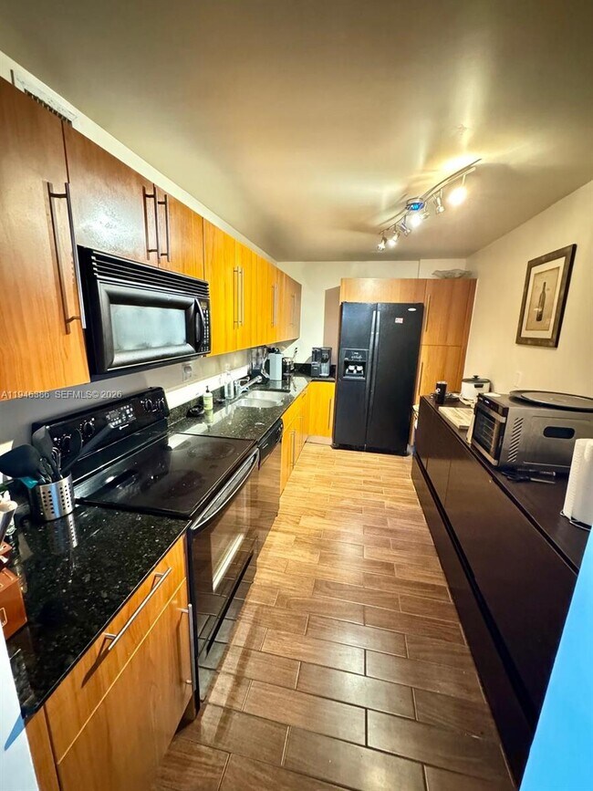 Building Photo - 3001 S Ocean Dr