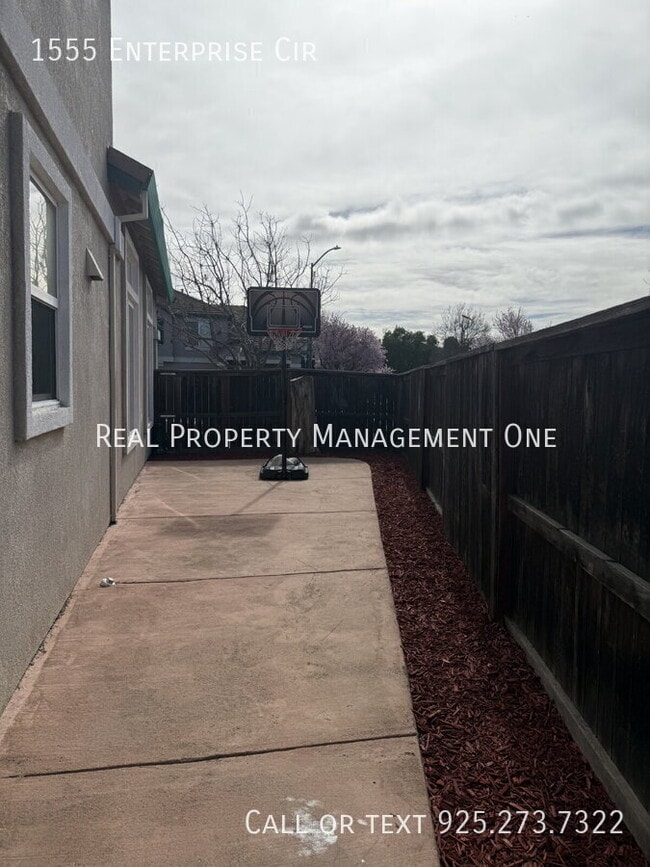 Building Photo - 1555 Enterprise Cir