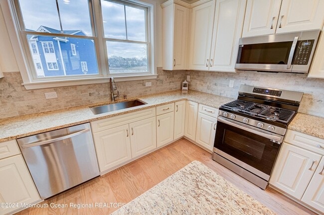 Building Photo - 8 Raritan Ave