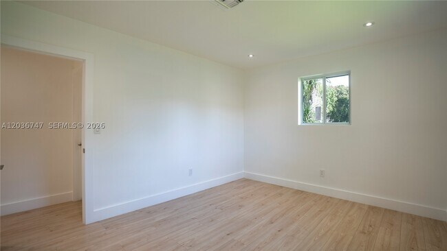 Building Photo - 15340 SW 85th Ave