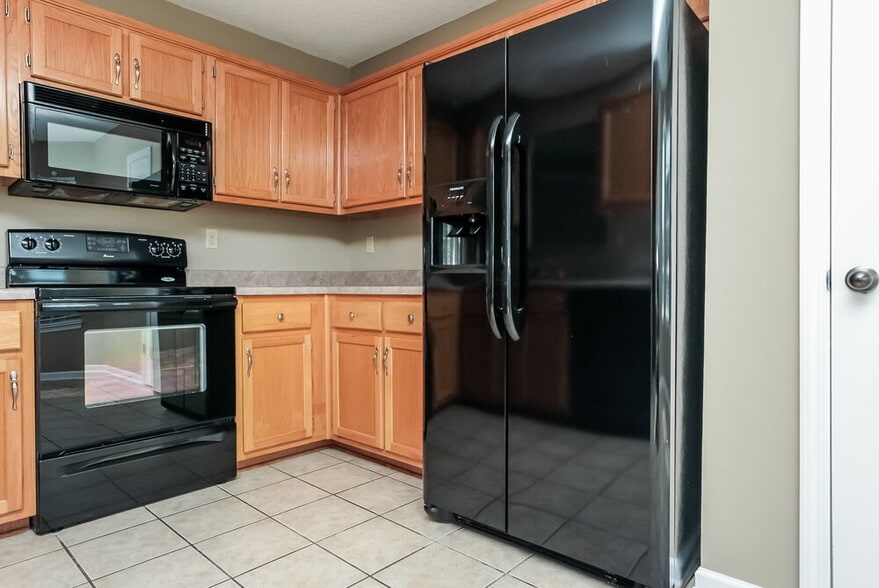 Building Photo - 7470 Jennifer Dr