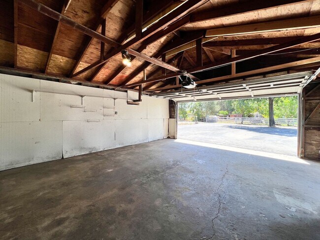 Building Photo - Newly Remodeled Two Bedroom Napa House