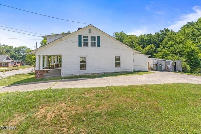 Building Photo - 417 W Main St