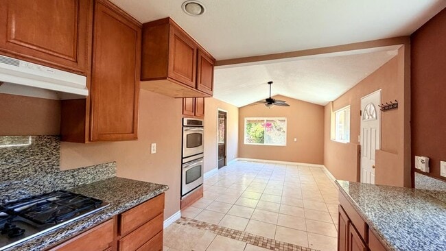 Building Photo - 370 Las Flores Dr